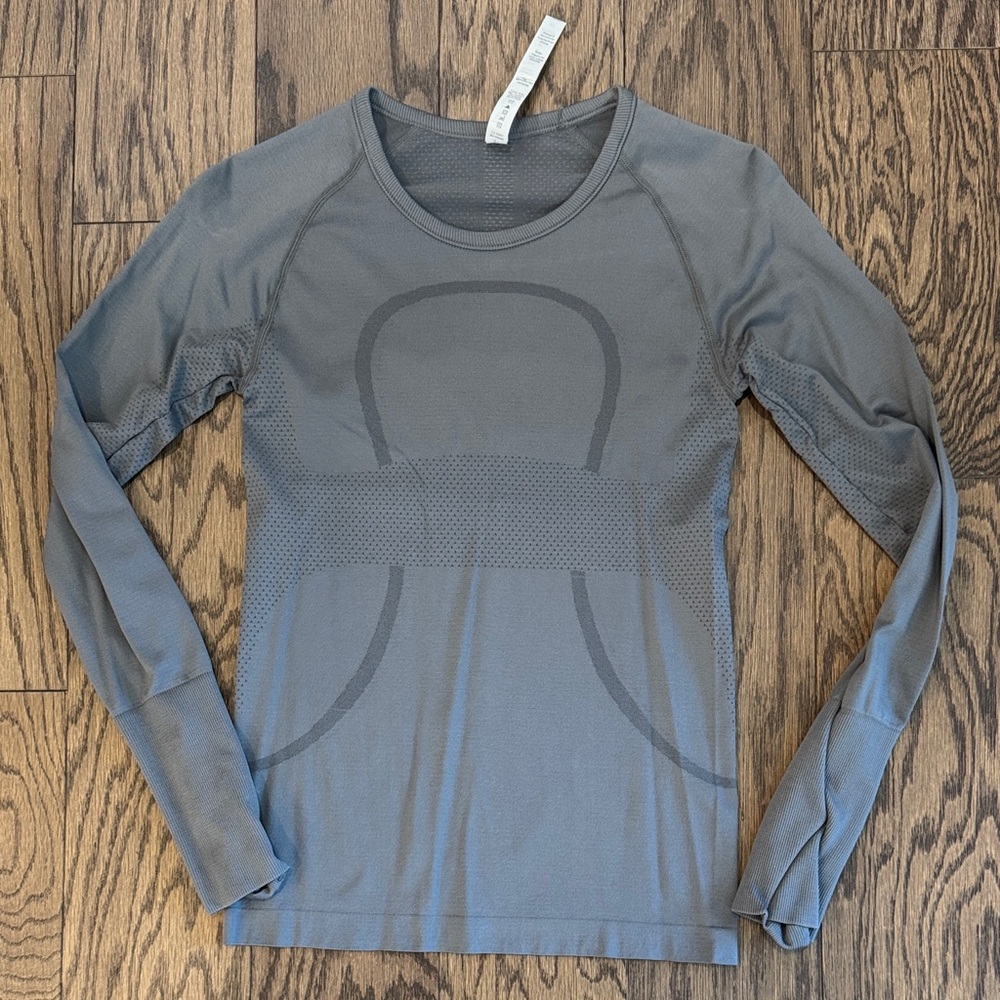 Women's Gray Long Sleeve Top size 4
